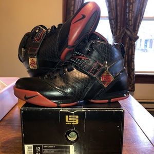 Zoom Lebron V size 12